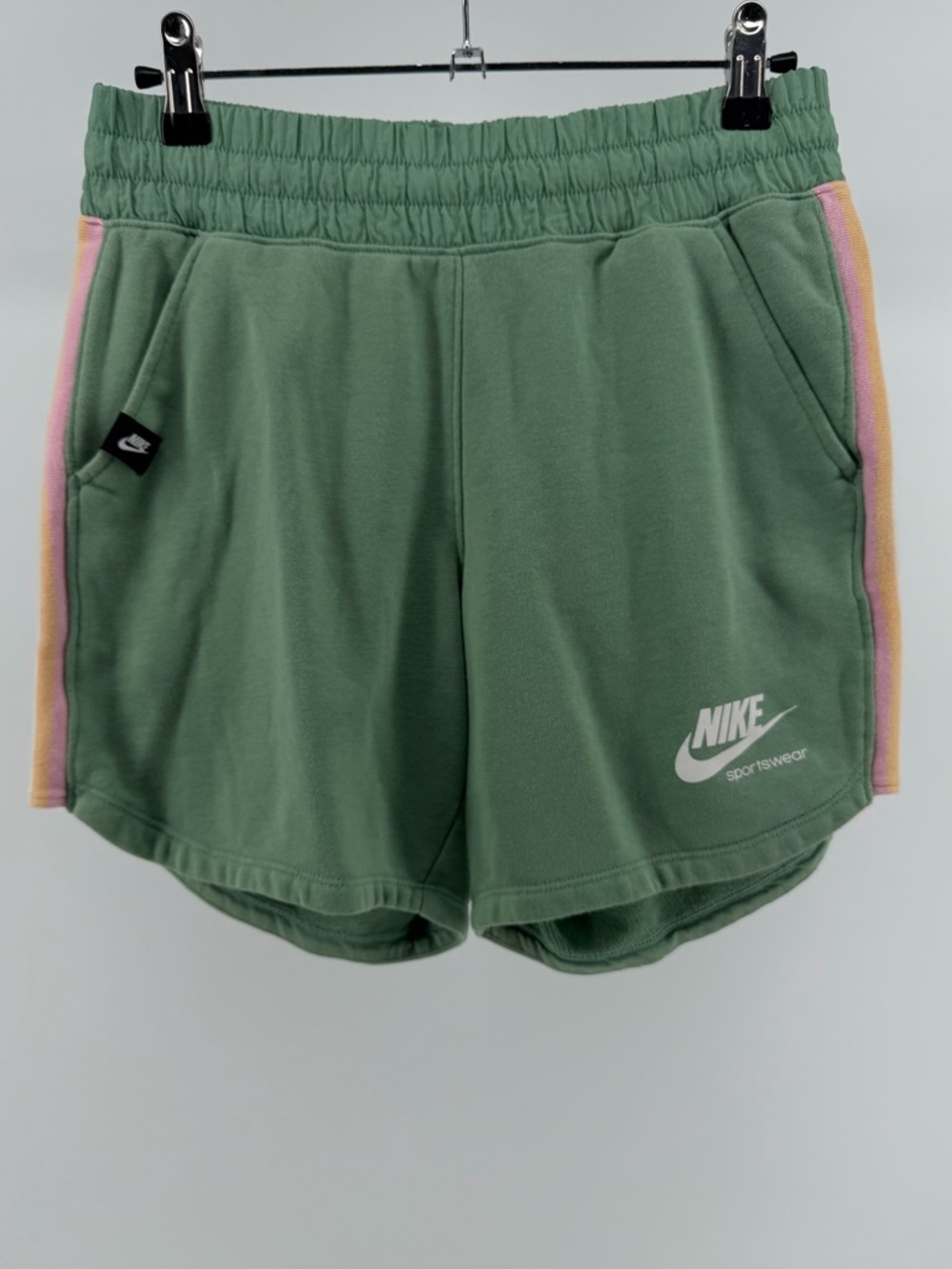 Nike Sportswear Heritage Shorts in Healing Jade, Girl's Large/Women's XS